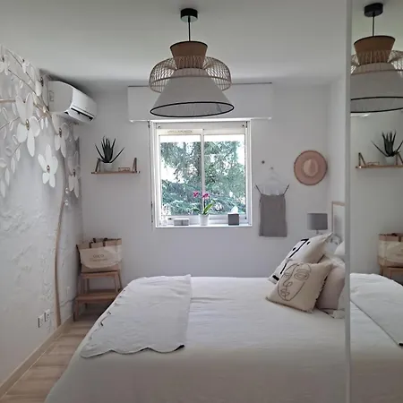 Semesterbostad Henri Camille Re - Passy 2 -beautiful One Bedroom Swimming Pool And Parking